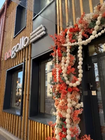 В начале марта был обновлен сезонный декор клиники.